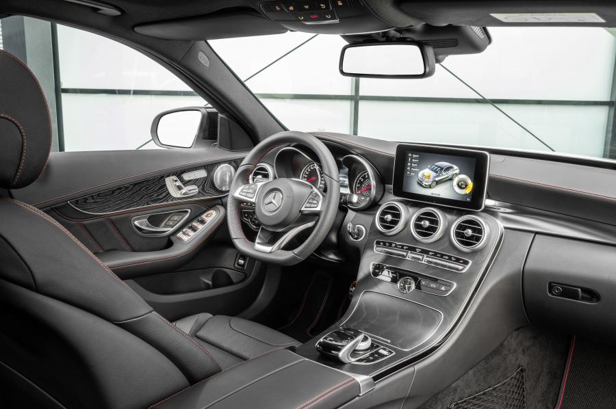 Интерьер Mercedes-Benz C450 AMG Sport 2015 года  (фото 27 из 31)